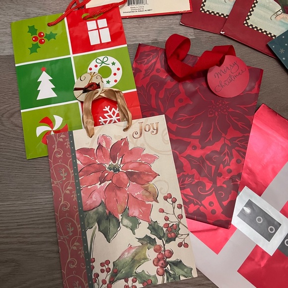 SET OF 11 NEW CHRISTMAS GIFT BAGS - Picture 7 of 7